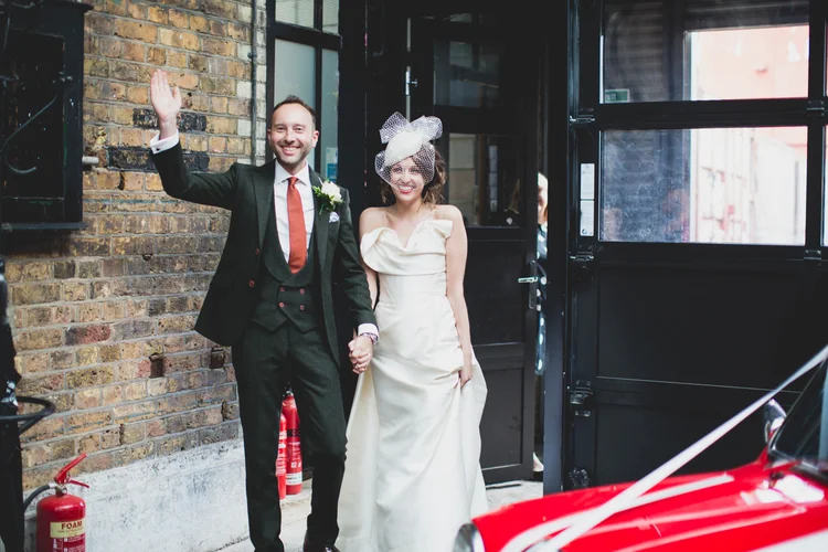 Lisa and Rob's London wedding at St Lawrence Jewry and MC Motors — photo 100 of 146