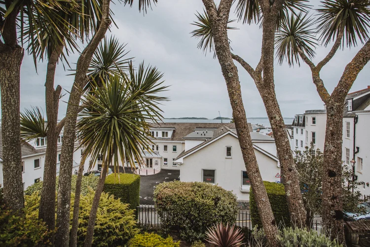 Sarah and Phil's wedding in St Peter Port, Guernsey — photo 87 of 103