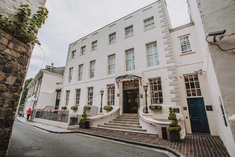 Sarah and Phil's wedding in St Peter Port, Guernsey — photo 88 of 103