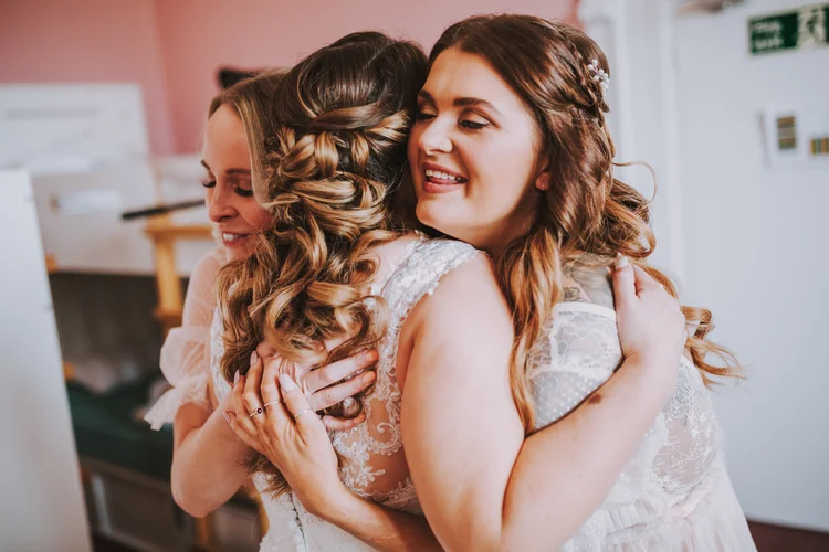Alice and Phil's wedding at Dorton House, Aylesbury — photo 9 of 40