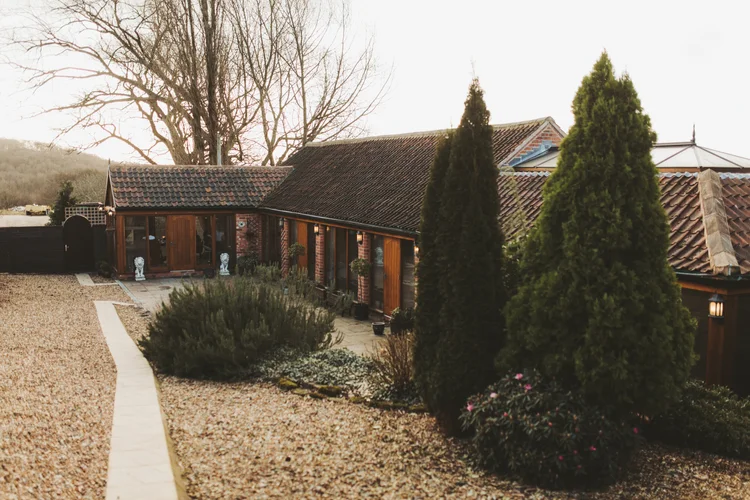 Charlotte and Simon's wedding at Swancar Farm, Nottinghamshire — photo 4 of 69