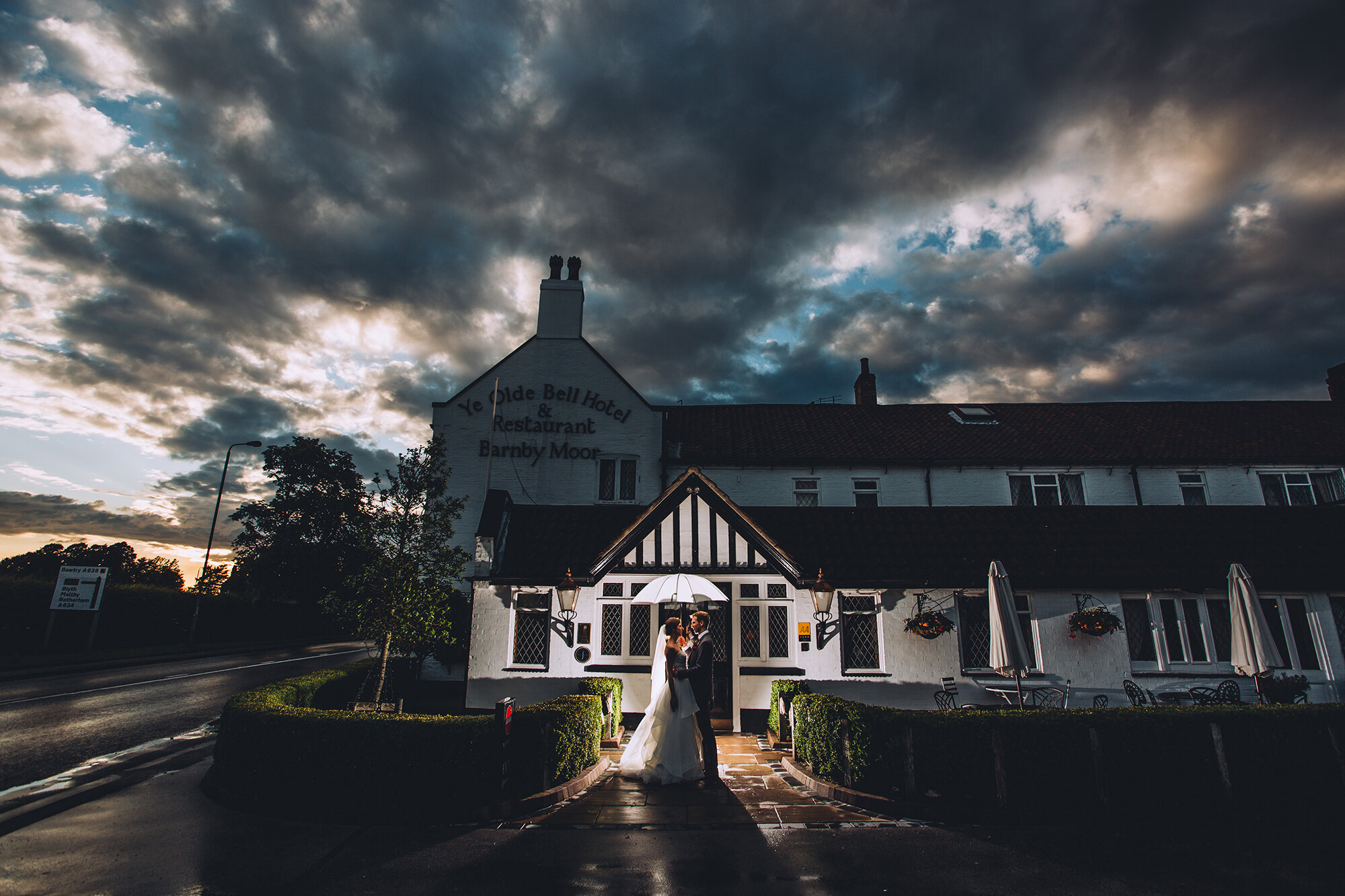 ye olde bell nottinghamshire wedding photographers9.jpg