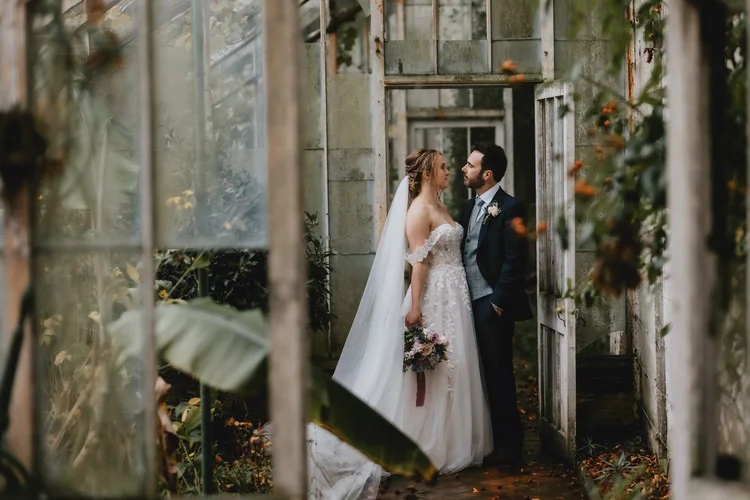 Hooton Pagnell Hall weddings, Doncaster: a photographer's guide — photo 38 of 56