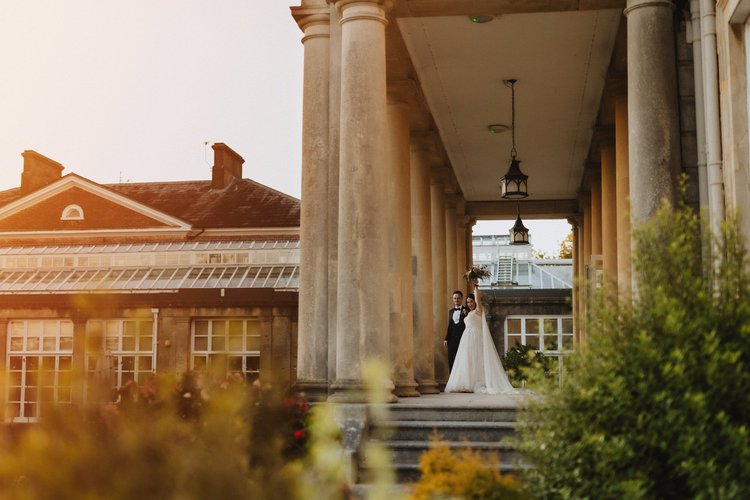Beth and Alex's wedding at Buxted Park, East Sussex — photo 110 of 140