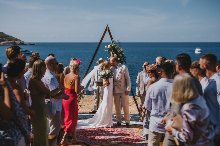 Lydia and Mitch's clifftop wedding at Casa La Vista, Ibiza — photo 10 of 22