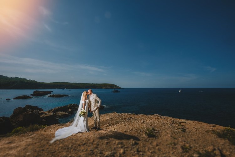 Lydia and Mitch's clifftop wedding at Casa La Vista, Ibiza — photo 12 of 22