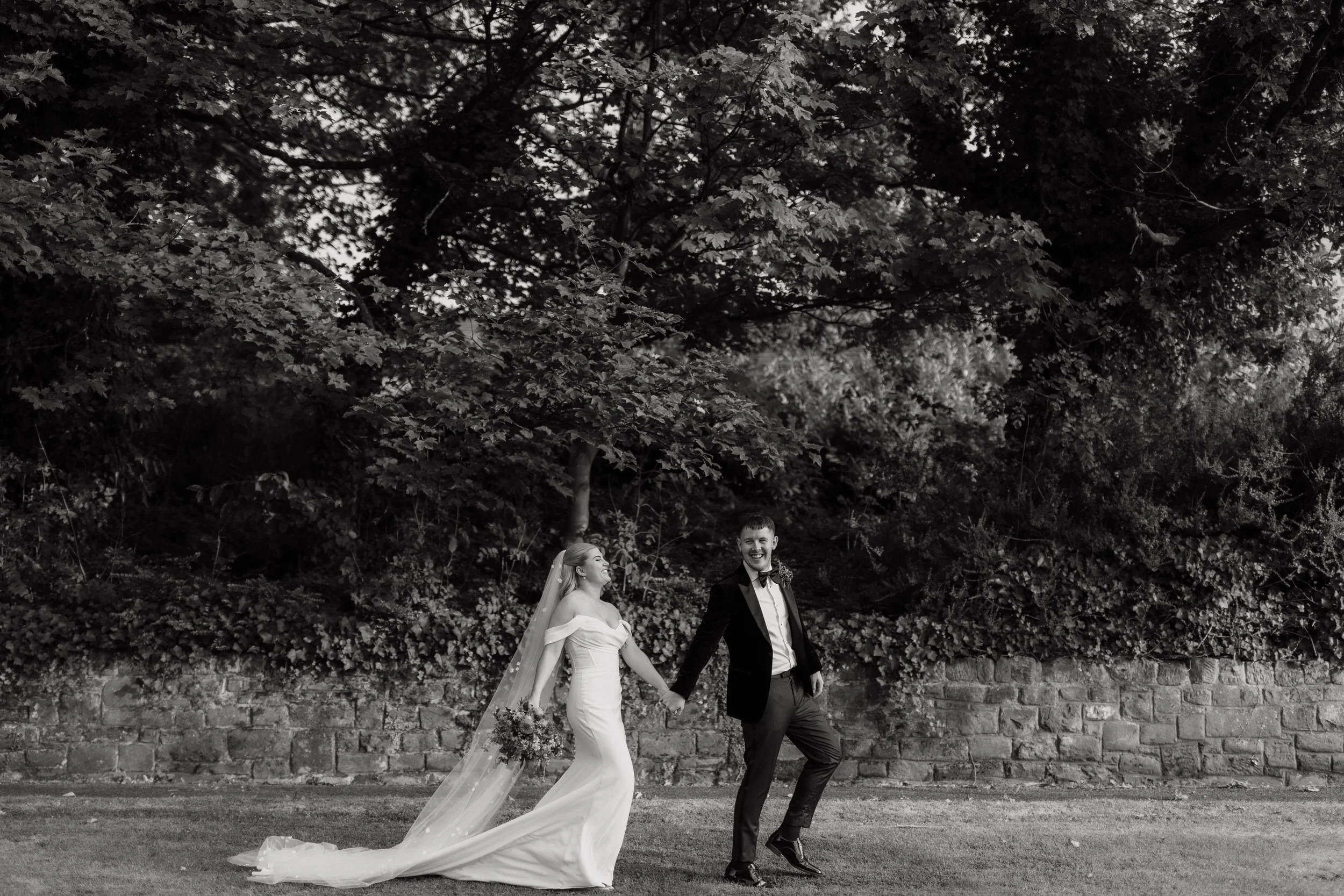 fun wedding photographers in sheffield6.jpg