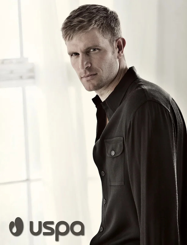 Tobias shot 3 chair 1100v2.jpg