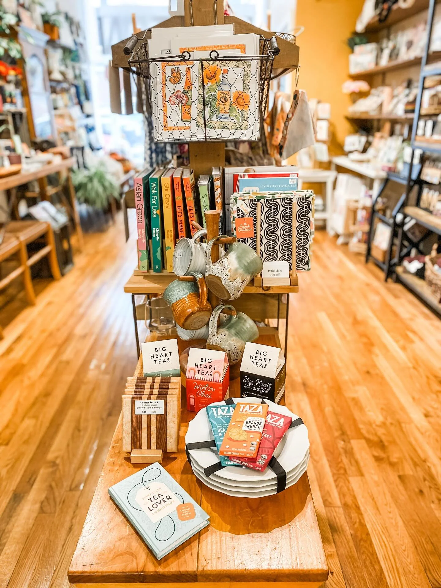 I hope y&rsquo;all are having a wonderful day! It&rsquo;s Friday and it&rsquo;s Halloween 🎃 

This weekend marks the beginning of the holiday craziness for shop owners. It&rsquo;s &ldquo;Make It Or Break It&rdquo; season!

Did you know shop owners r