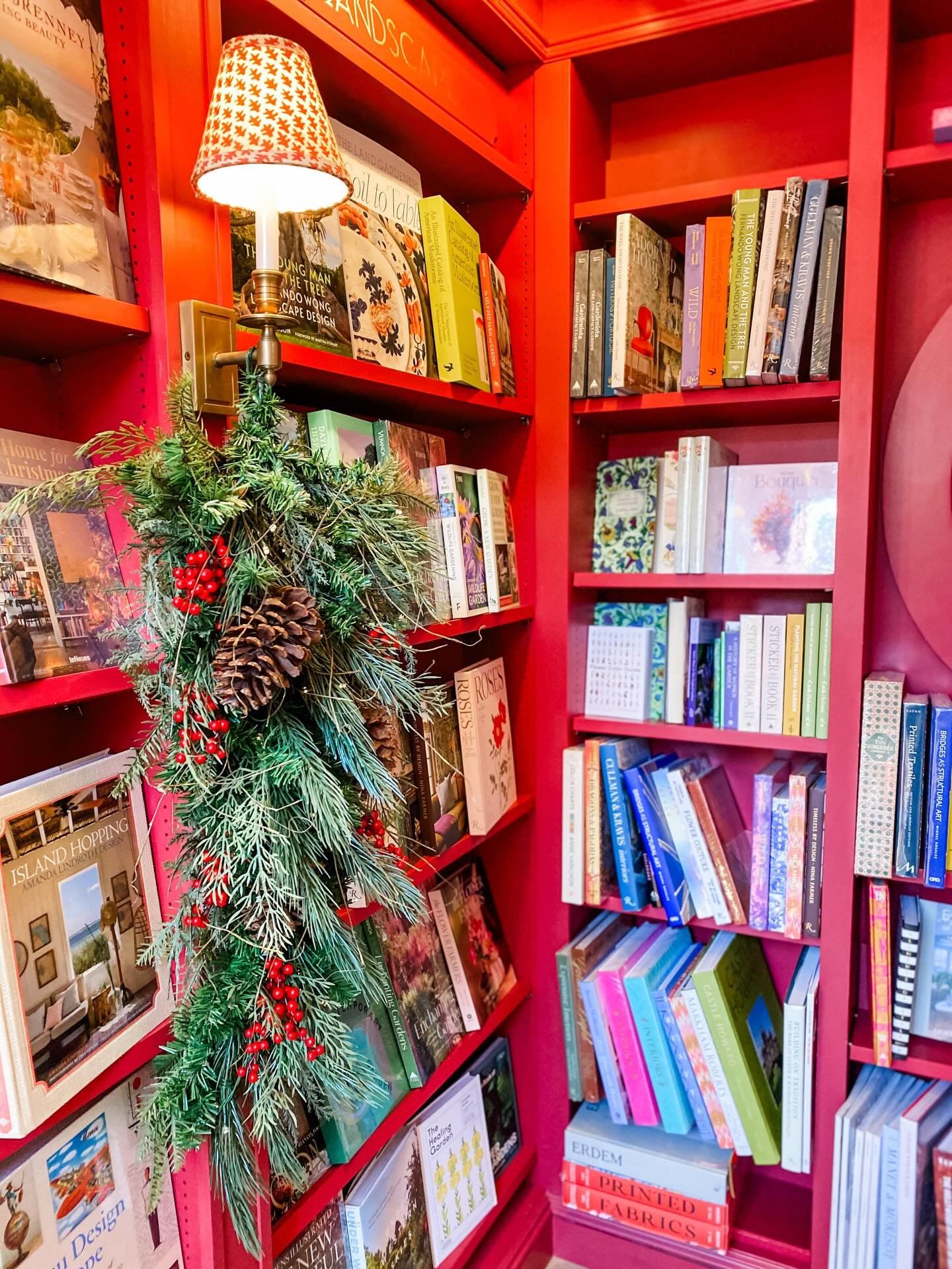 It&rsquo;s not often that I am truly able to turn off my &ldquo;shop brain&rdquo; and enjoy a day off. Yesterday I spent a wonderful afternoon with my husband exploring Back Bay and Beacon Hill in search of Christmas cheer and inspiration 🎄🦆🛷

Our