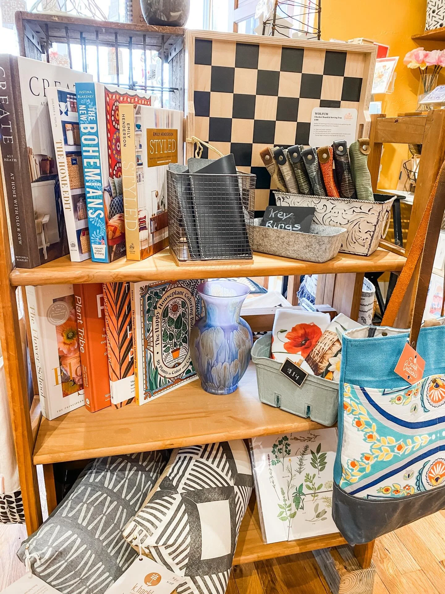 Friday shelfie! We made it to the other side👏✨ 

I hope everyone had a fabulous Christmas. I suspect it&rsquo;s going to be a slow week. 

The shop is open today but only for a few hours, I&rsquo;ll be closing up at 2pm

#sarahbertochihandmade #huds