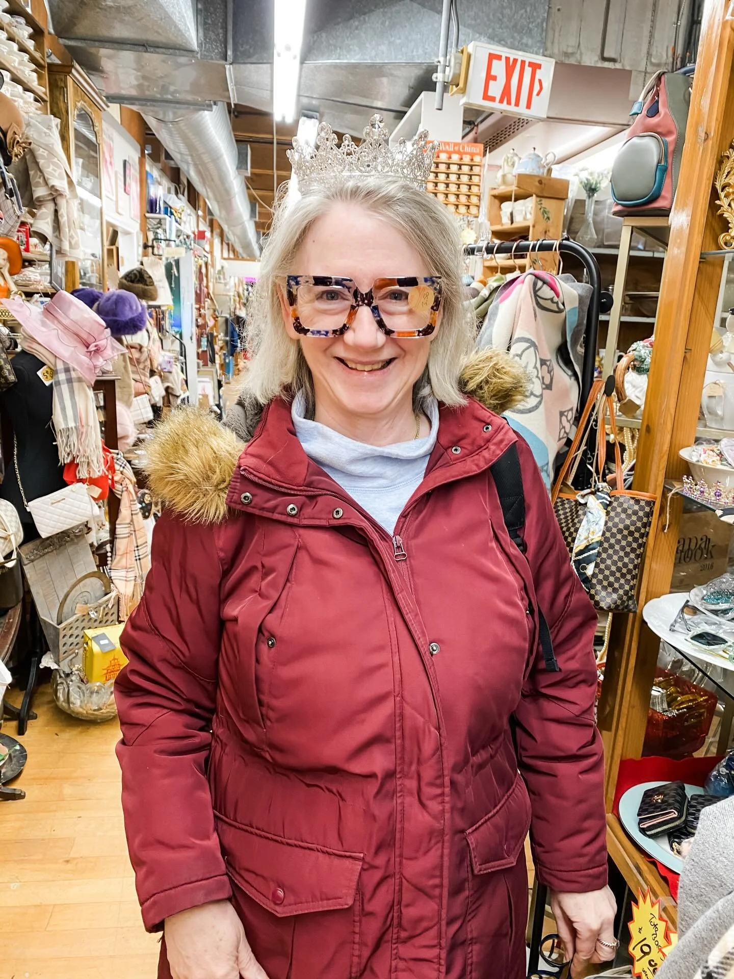 Happy New Year! 

This was me (tiara and goofy glasses) yesterday enjoying an afternoon at the Canal Street Antique Mall in Lawrence MA. 

Thank you for a wonderful year. I love my little shop which exists because of you 🥰 I look forward to many mor