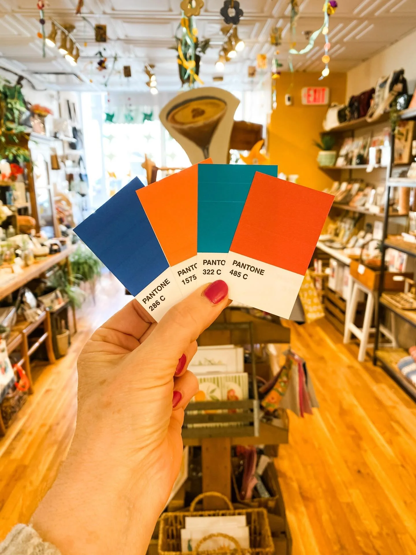 Color hunting - the shop version ✨👏

Jumping on this trend although with my own spin. Instead of walking around downtown I am walking around the shop. 

Open today until 4pm
#discoverhudsonma #hudsonma #hudsonmagiftshop #sarahbertochihandmade #color
