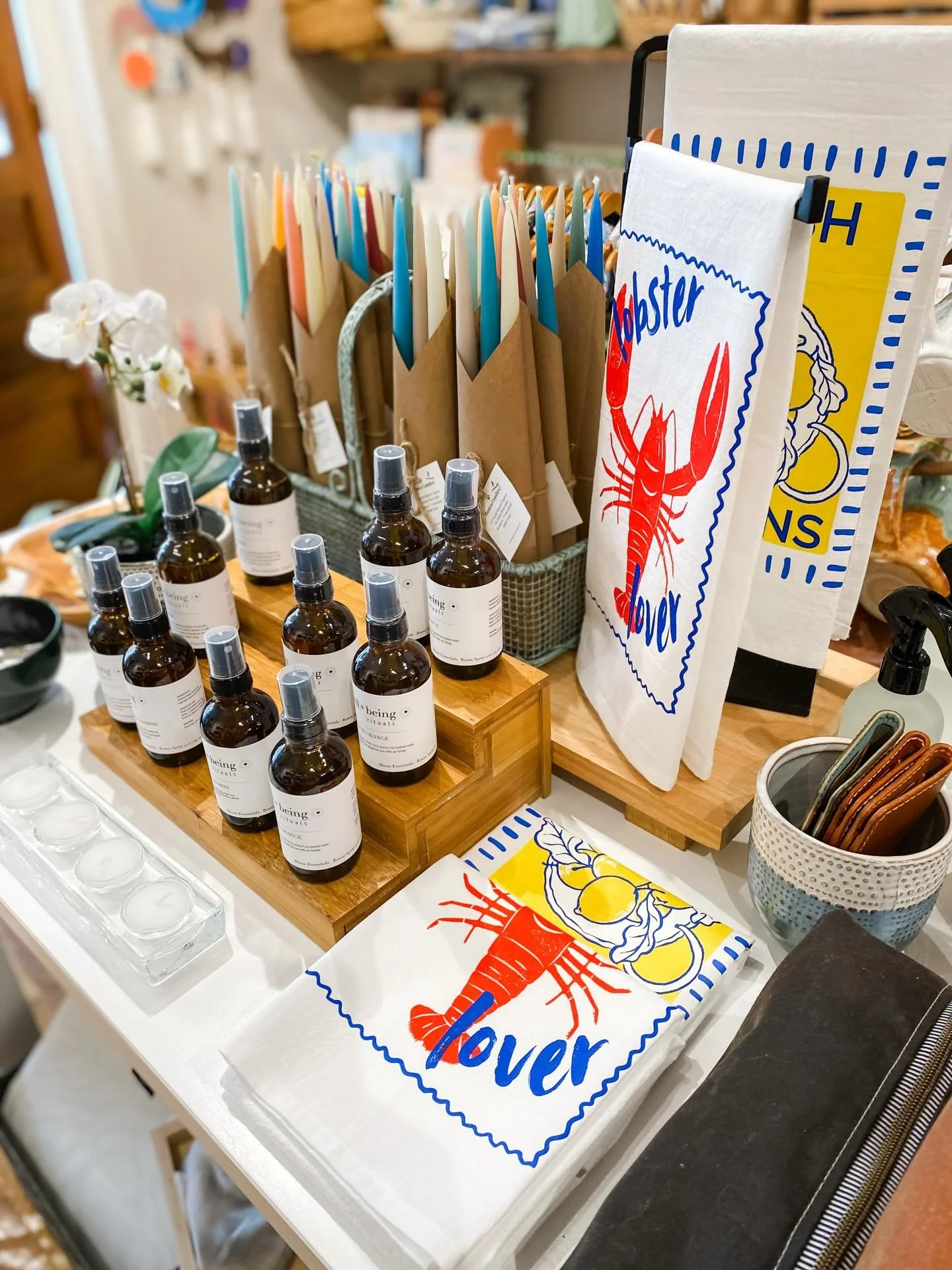 Little hints of Summer are starting to make their way into the shop. I was going to hold off on these new tea towels but couldn&rsquo;t resist - they are so damn cute! ✨👏

#discoverhudsonma #sarahbertochihandmade #giftshophudsonma #hudsonma