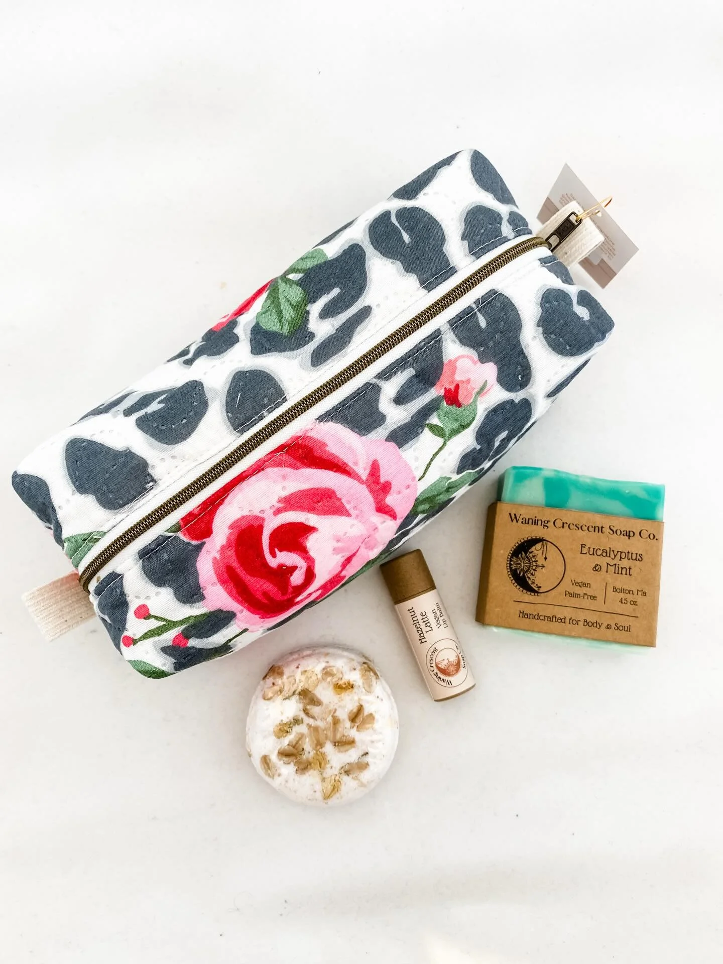 A little preview of our Mother&rsquo;s Day &ldquo;Mix &amp; Match Bliss Bag&rdquo; 

Such a fun and useful gift plus how cute is that little zipper bag! 🥰

Limited quantities. Dropping in store next week and online to email subscribers first.
 
#sar