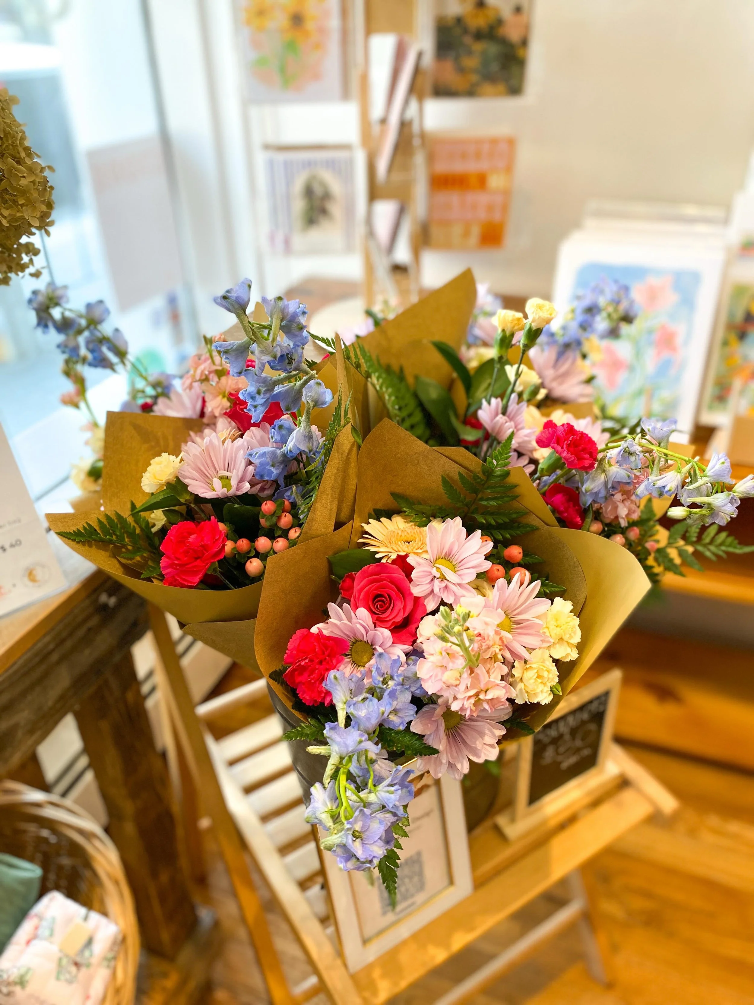 So many pretty things ✨👏 

The shop is hosting @maidenhairfloraldesign today and tomorrow. We have several absolutely stunning bouquets that will surely impress

While you&rsquo;re here, put together your own Mother&rsquo;s Day Bliss Bag. Not only s