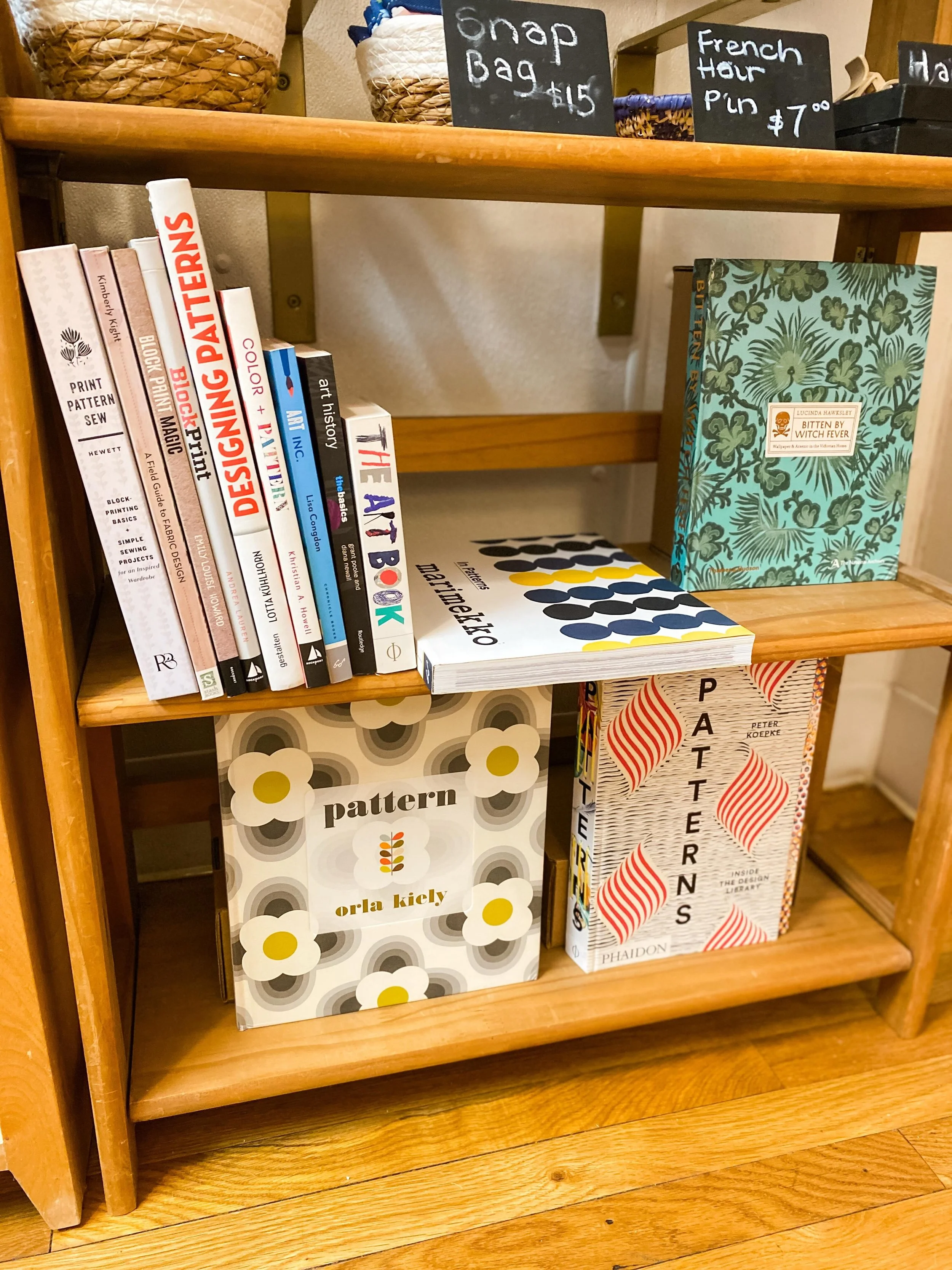 Celebrating a new corner of the shop - &ldquo;The Studio Library&rdquo; ✨👏

I am frequently asked how I started my surface pattern design journey. I am self taught for the most part, lots of reading, videos and experimenting to find what works best 