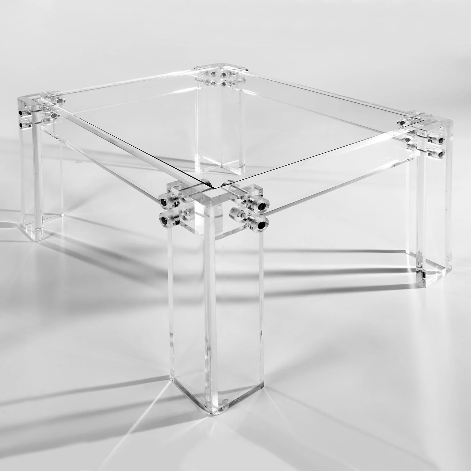 Lugnut Lucuite Table detail_.jpg