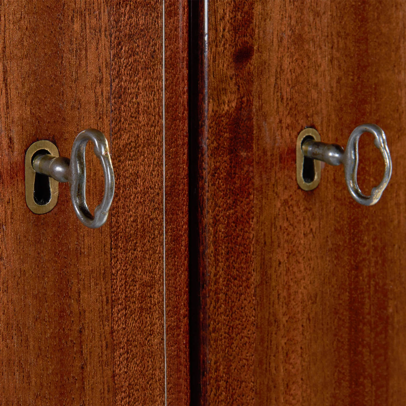 Ole cabinet _detail.jpg