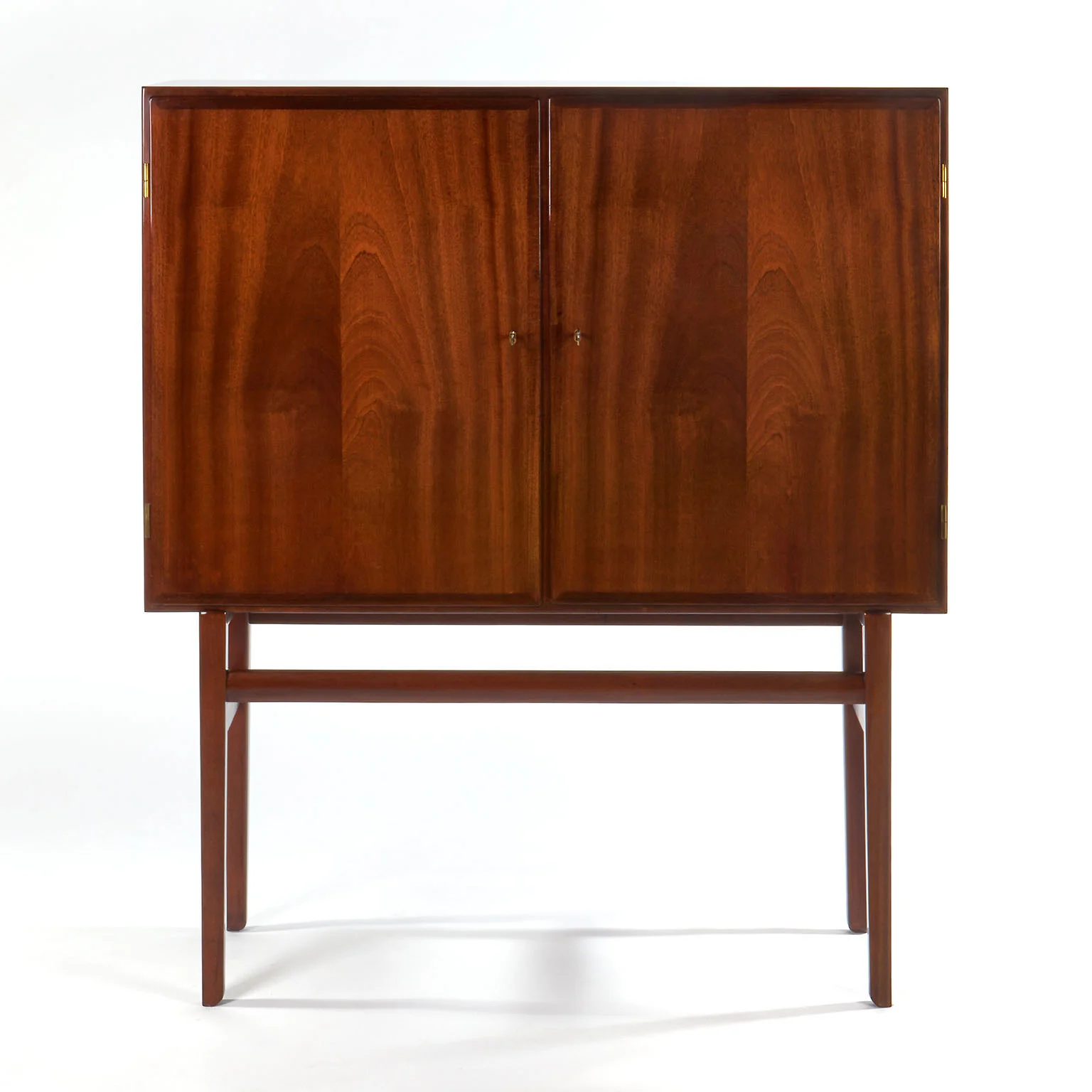 Ole cabinet front.jpg