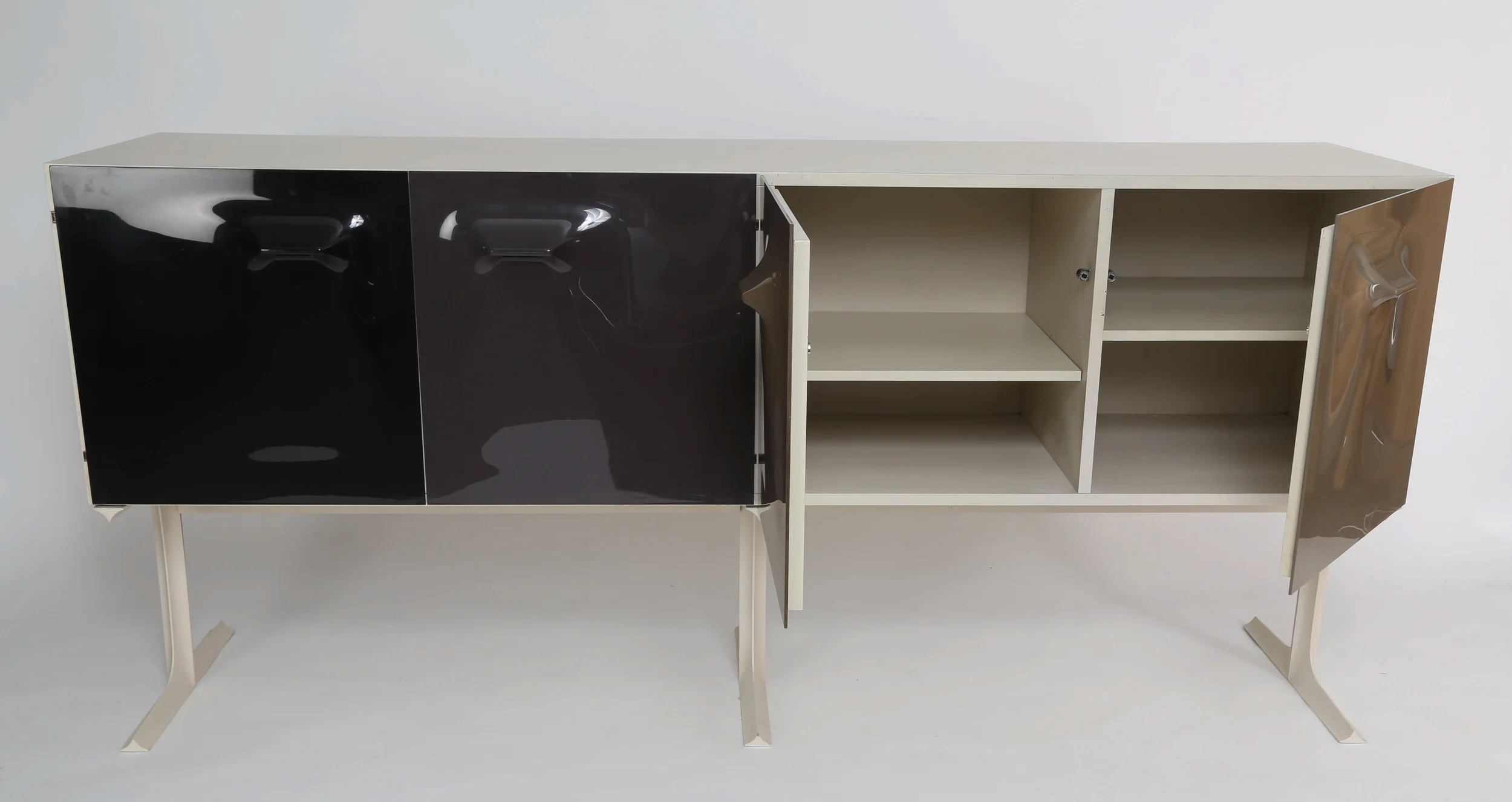 LoewyBar4Door3Vistosi single.jpg