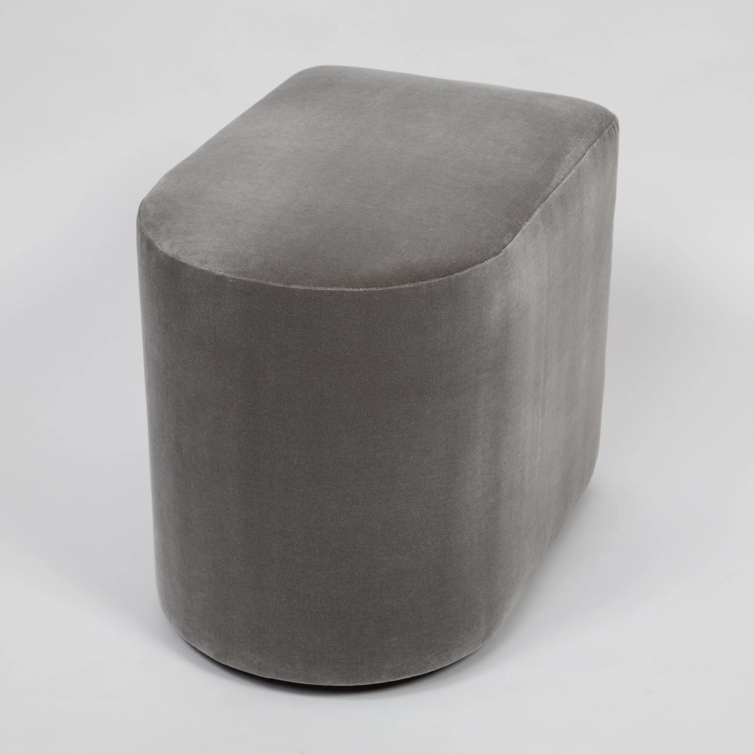 baughman_d_shaped_stools-8400.jpg