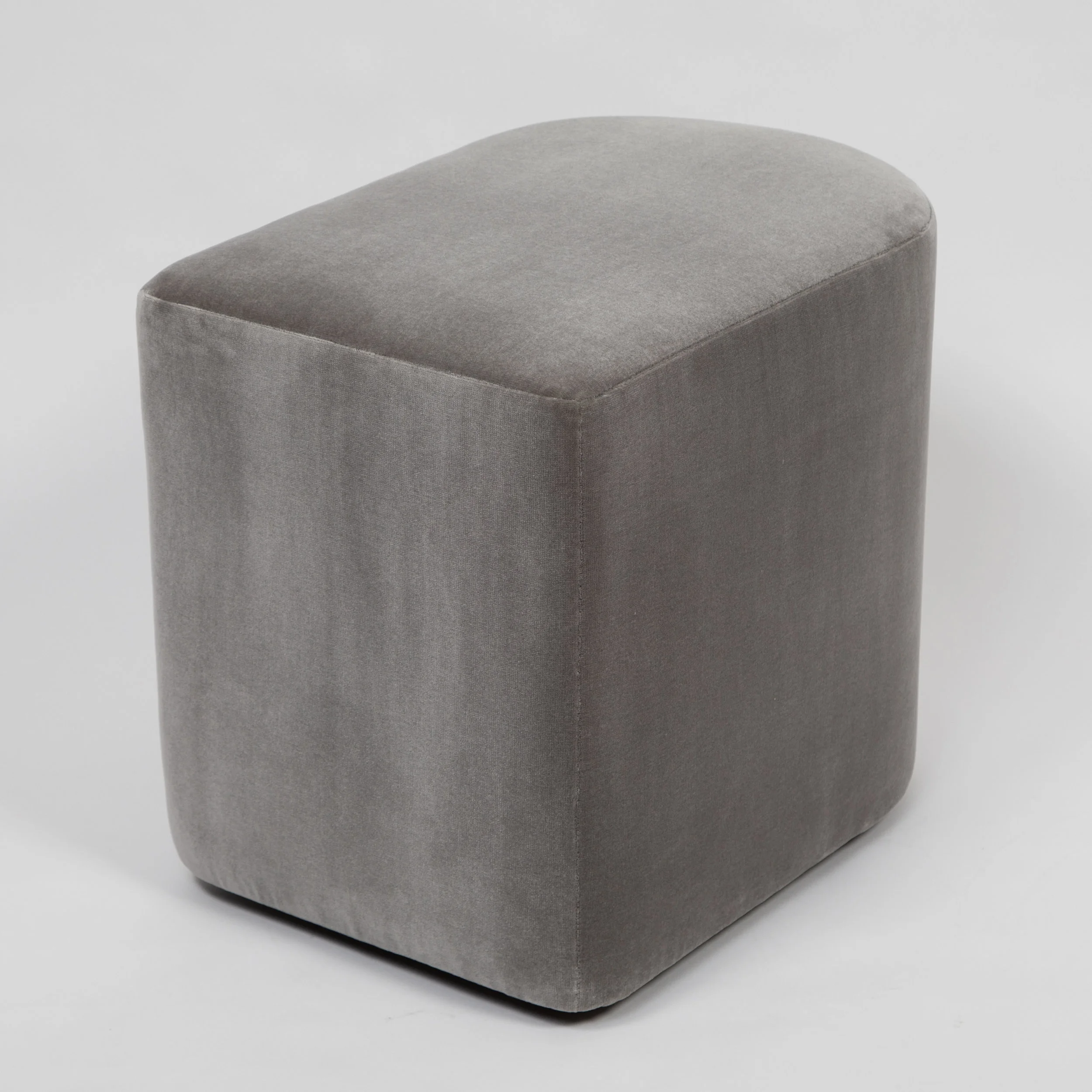 baughman_d_shaped_stools-8403.jpg