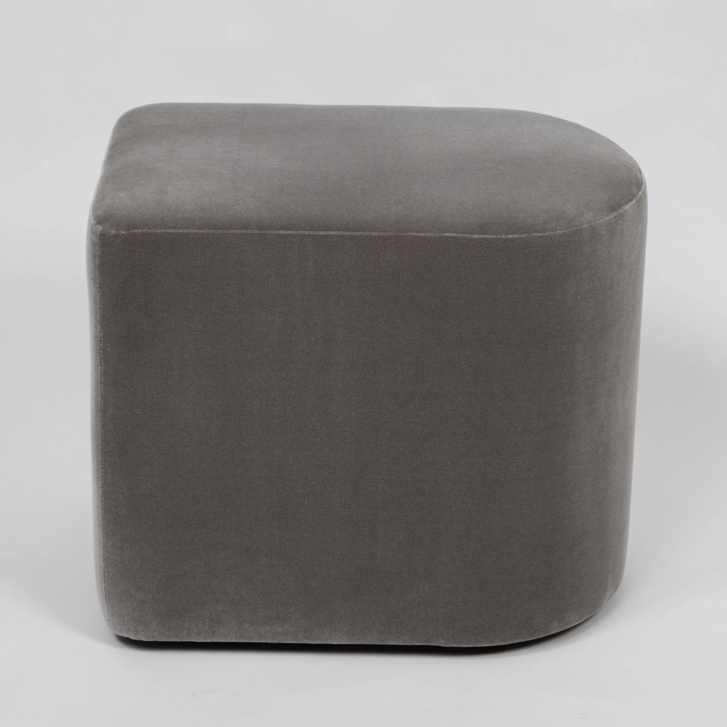 baughman_d_shaped_stools-8402.jpg