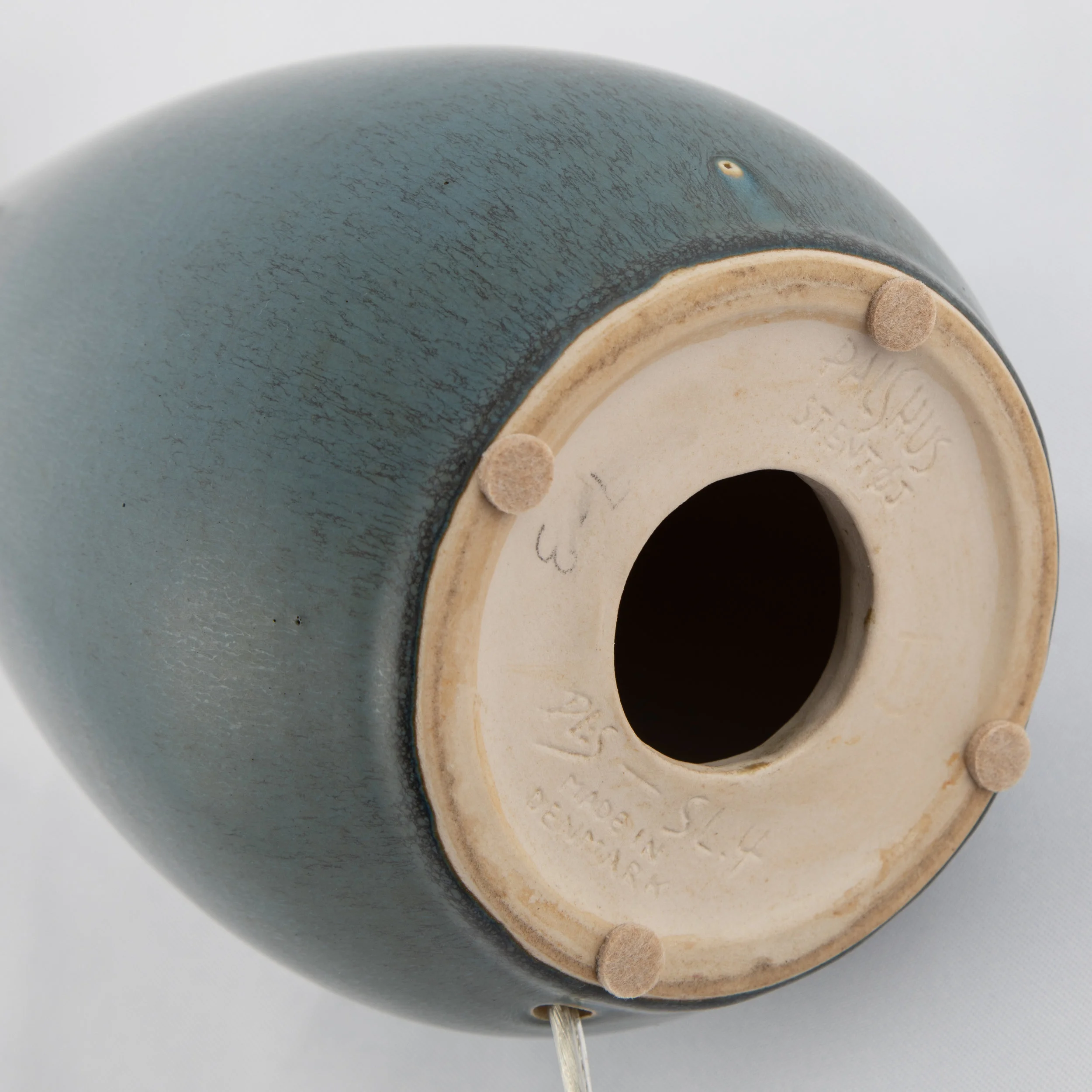 Stentoj_blue_ceramic_table_lamps-15.jpg