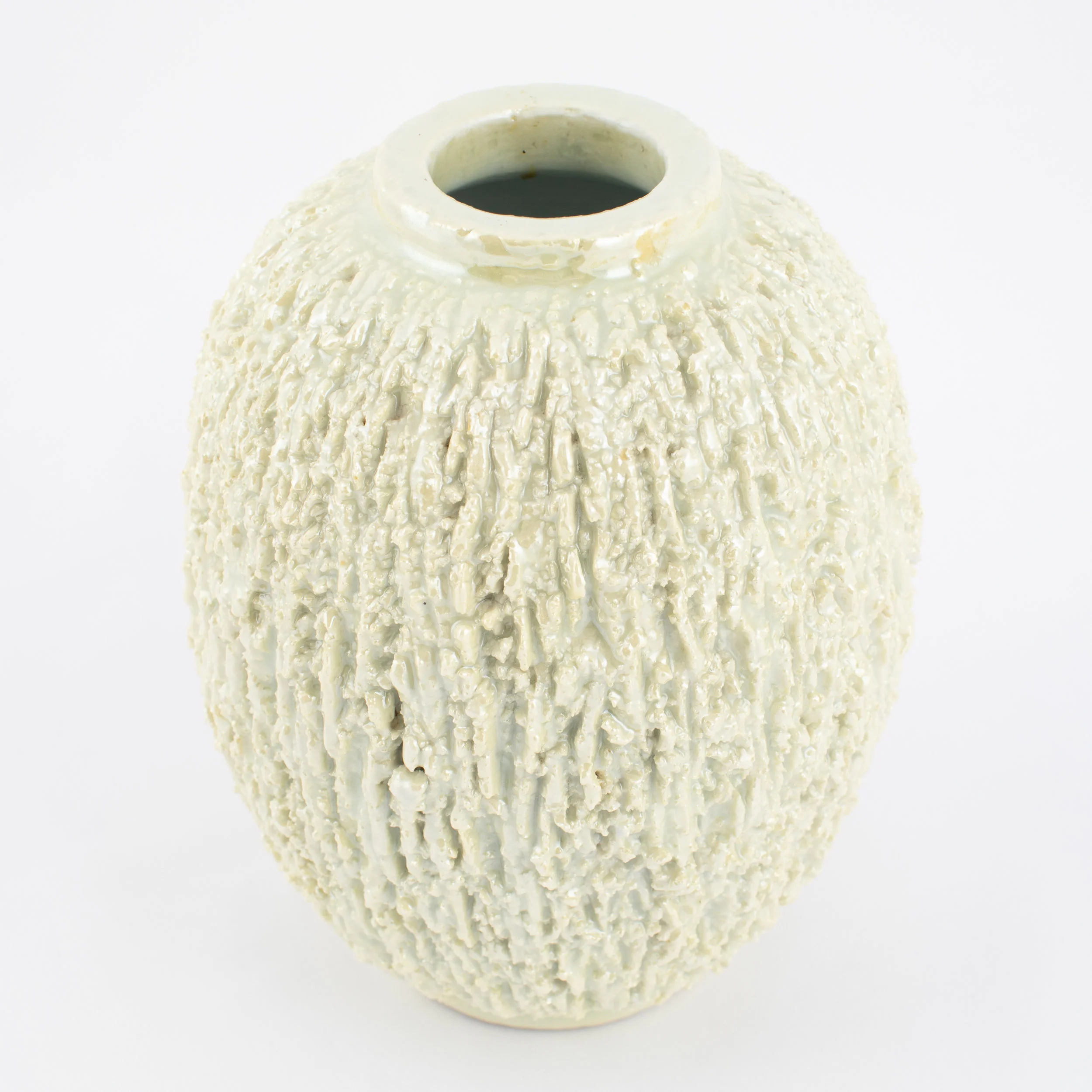 Nylund_pearlescent_vases-18.jpg