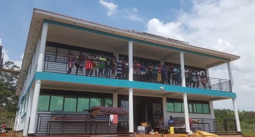 With the girls on the balcony