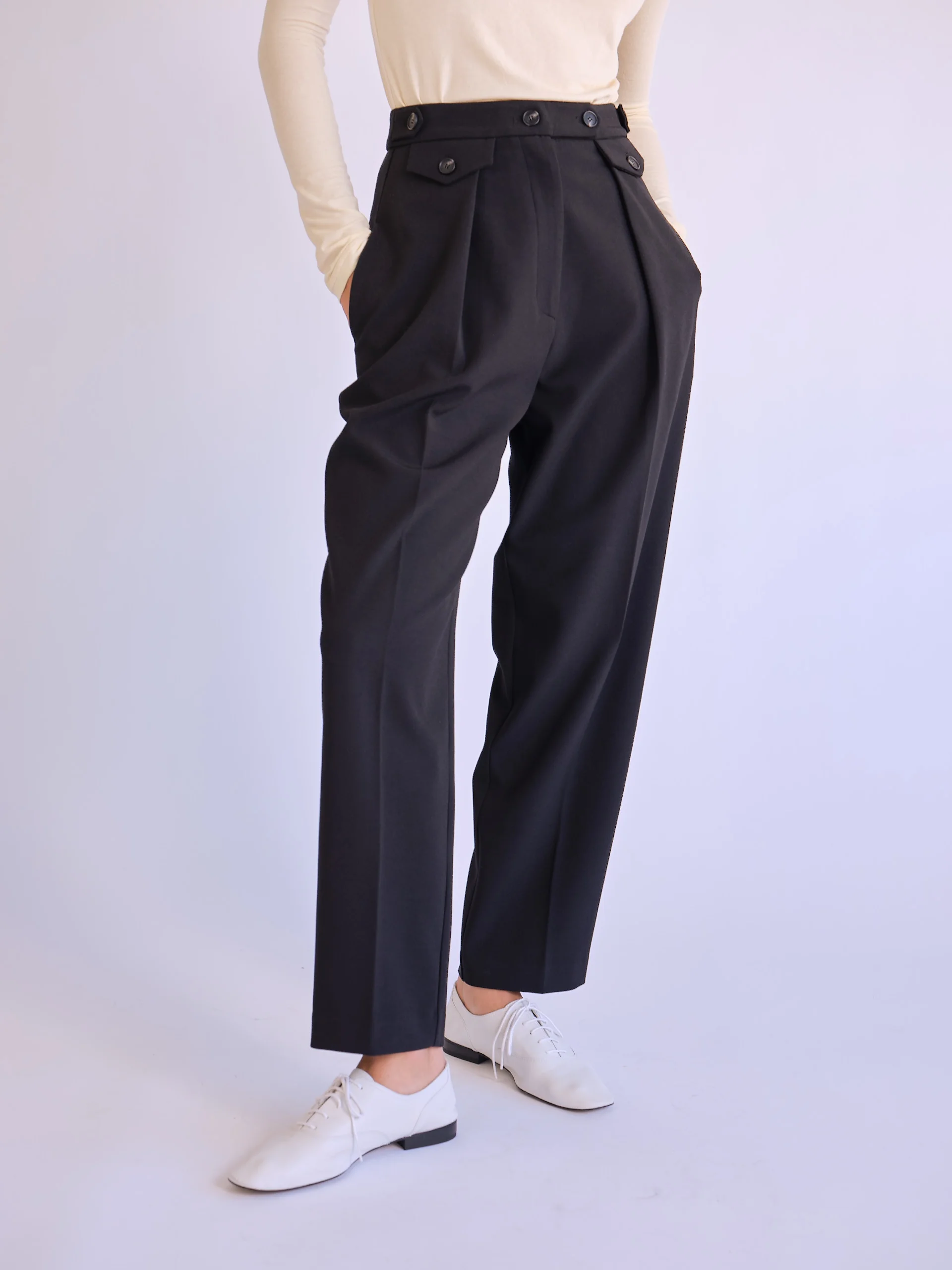 TAILORED PLEAT TROUSERS - BLACK 