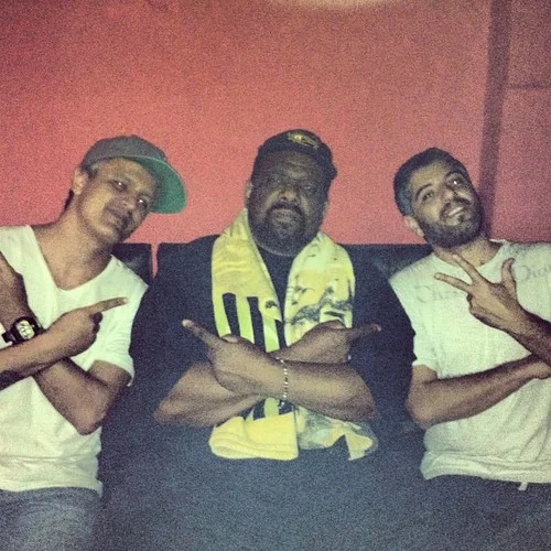 Spilla Smaltata FAMIGERATO - Baffo E Tema Hip Hop - Data Crew