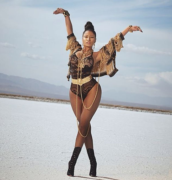 Nicki-Minaj-Moschino.jpg