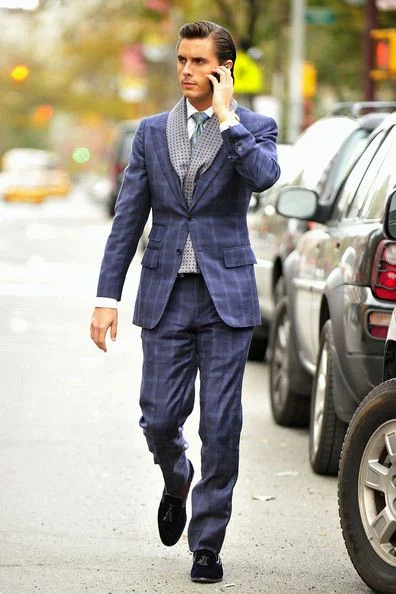 At least he looks like a powerful businessman. Fake it til you make it (or marry a Kardasian) 