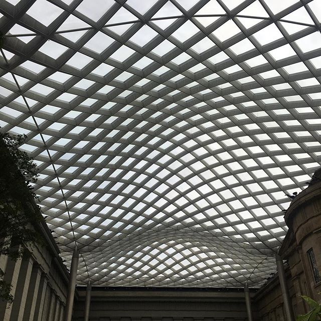 The sky&rsquo;s the limit! We swoon over unexpected combinations. The marriage between old/existing architecture and new forms is integral in diminishing waste produced in the architectural industry. . .
.
.
.
.
.
.
.
#nationalgallery #modernarchitec