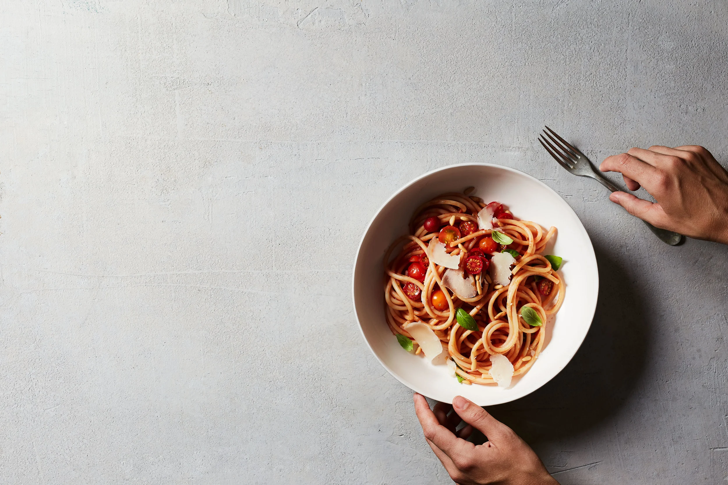 bucatini with tomato and basil