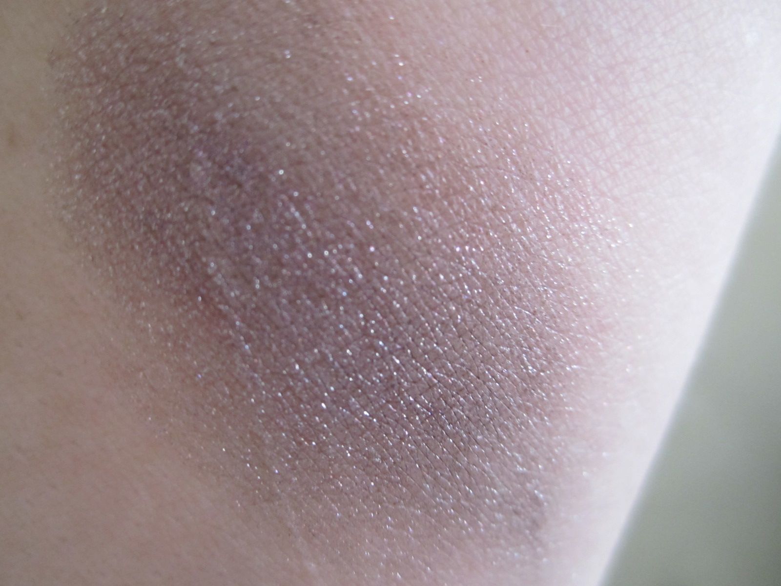 Illusoire swatch