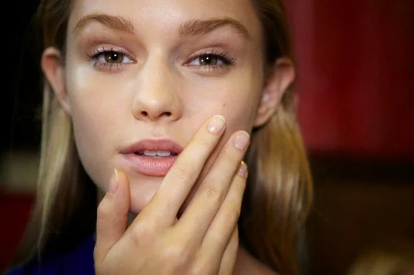 DKNY_model mani close up