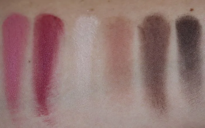 A little bit closer now (from left to right): Pretty Powerful Pot Rouge, Raspberry Pot Rouge, Cream, Antique Rose, Stone & Black Cocoa; the last four are powder eyeshadows