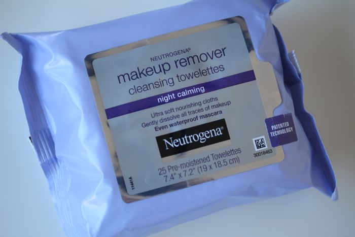 The makeup wipe 