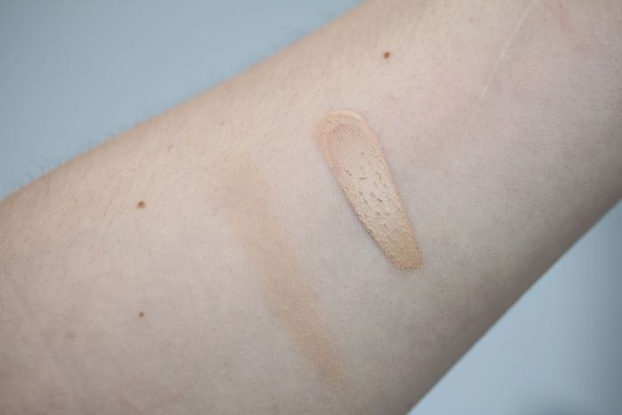 Swatches of Make Up For Ever's HD Foundation in shade 118 - blended (left) and unblended (right)