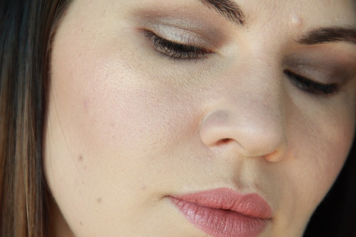 Wearing look No. 2 from Urban Decay's Naked Smoky Eyeshadow Palette