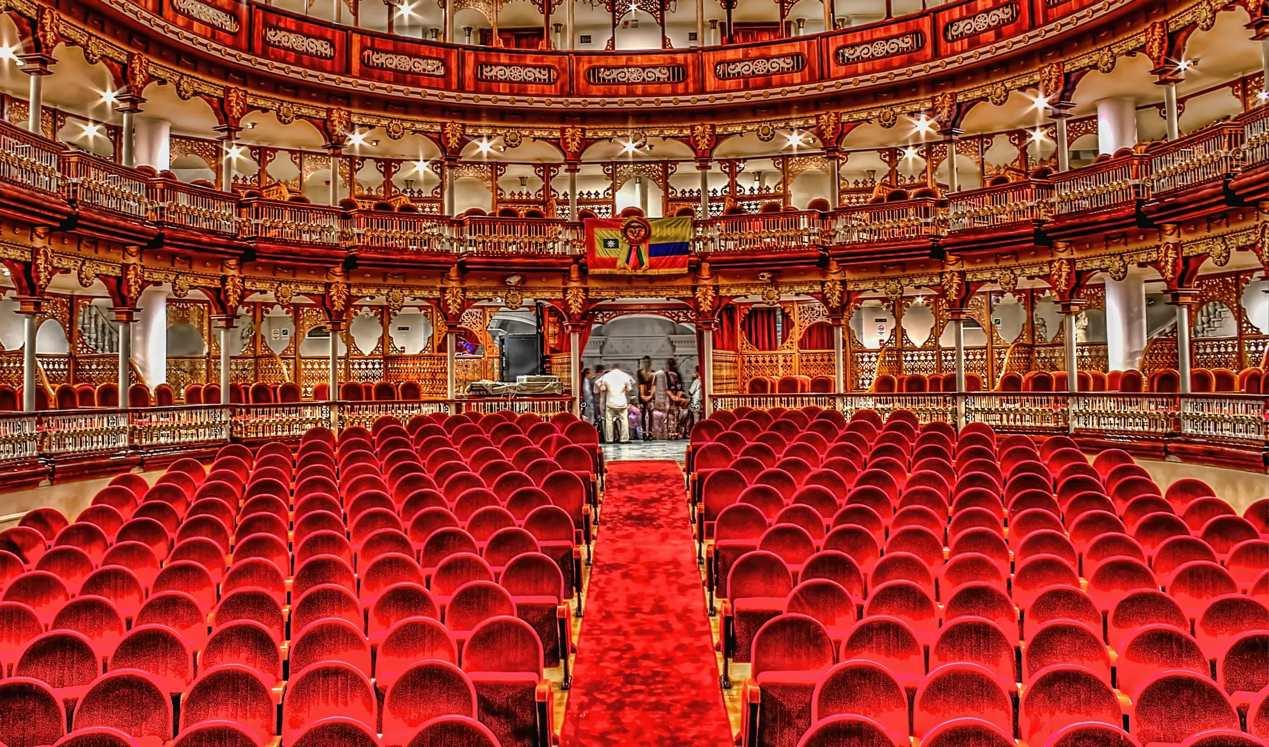 REDTEATRO HEREDIA EN CARTAGENA. THIS IS A FAMOUSE THEATER &nbsp; IN CARTAGENA THE FIRST TIME I WAS THERE WAS FOR THE CLASICAL MUSIC FESTUIVAL IN CATAGENA , I ALWAYS WANTED TO GO BACK AND TAKE SOME PICTURES. I WEN THIS YEAR FOR A RECEPTION FOR THE CO…