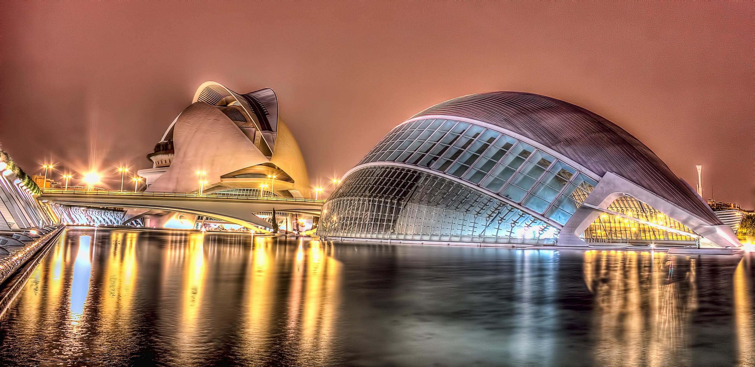 La ciudad de artes y ciencias &nbsp;de valencia. ME DEDIQUE A TOMAR FOTOS EN HDR. &nbsp;NO LLEVE UN SHUTTER RELEASE Y LA VERDAD ES QUE ME ARREPIENTO TANTO