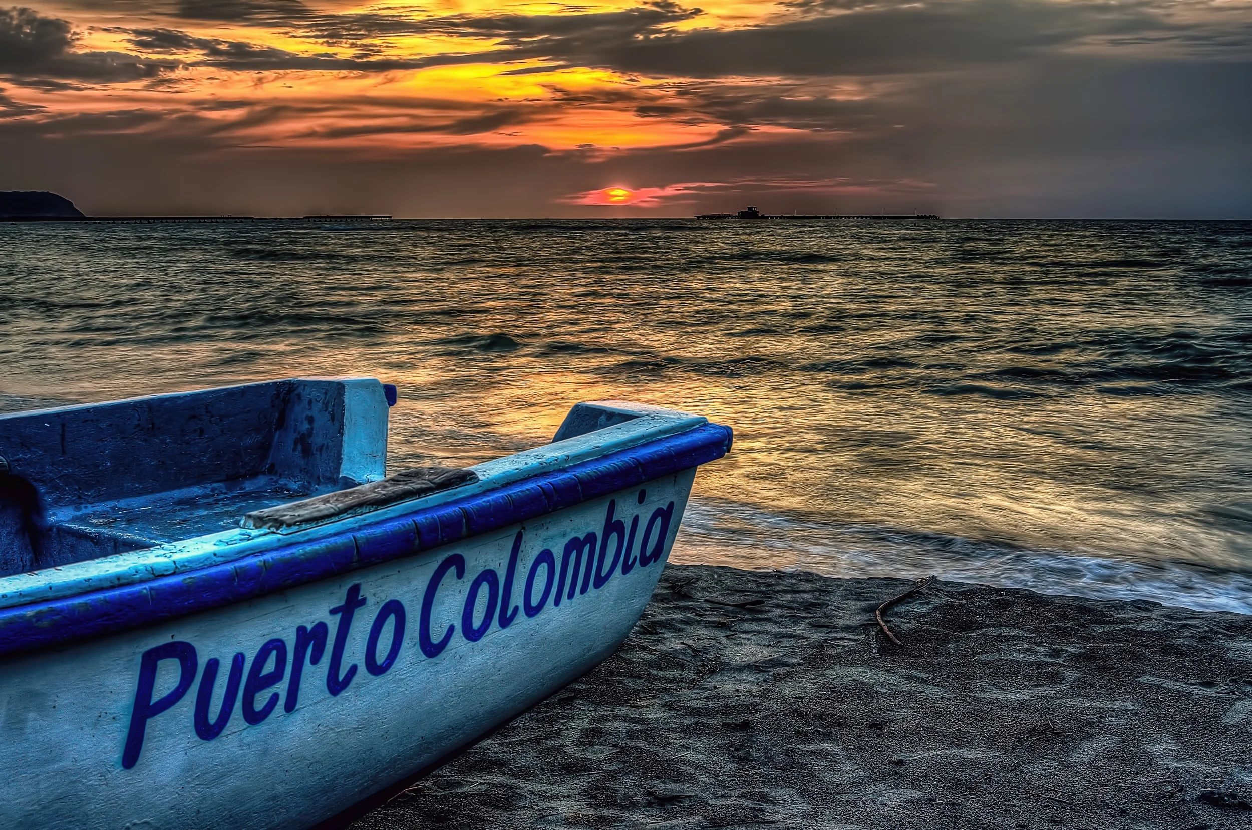 ATARDECER EN PUERTO COLOMBIA. VIENDO EL MUELLE CAIDOME ACUERDO DE TODOS LOS 31 DE DICIEMBRE QUE VENIA ACÁ AL ATARDECER A VER CAER EL SOL POR ULTIMA VEZ ESOS AÑOS.  