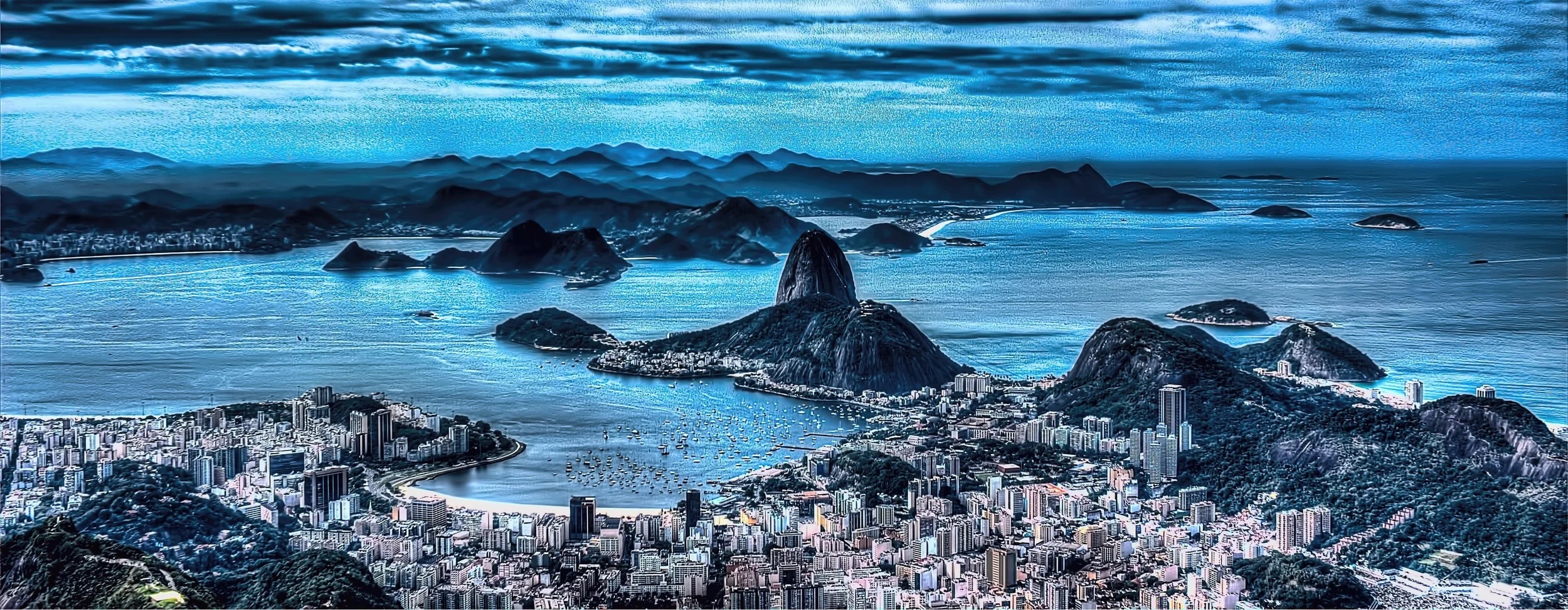 RIO DE JANEIRO . FOTO DESDE EL MIRADOR DEL CORCOVADO. RIÓ SE CONVIRTIÓ EN PATRIMONIO MUNDIAL DE LA HUMANIDAD EN 2012 POR SUS PAISAJES CARIOCAS ENTRE MAR Y MONTAÑAS. 
