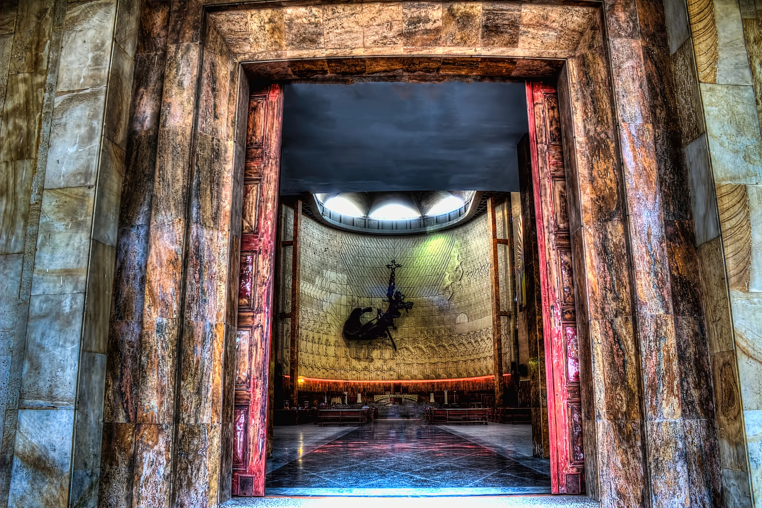 LA PUERTA A LA CATEDRAL
