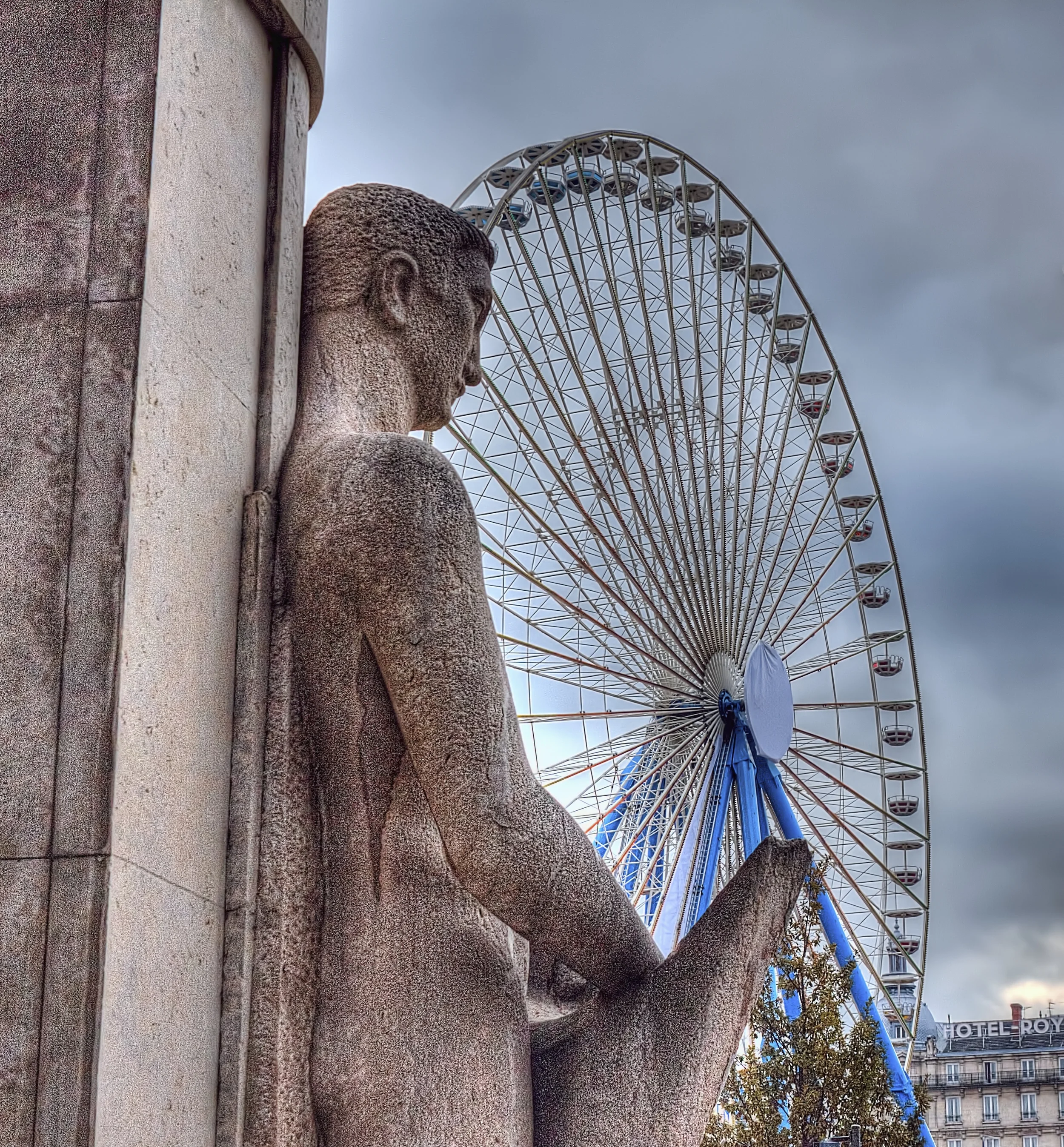 LYON EL OBSERVADOR.jpg