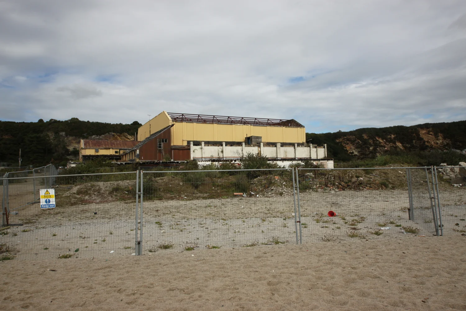 eyesore at carlyon bay